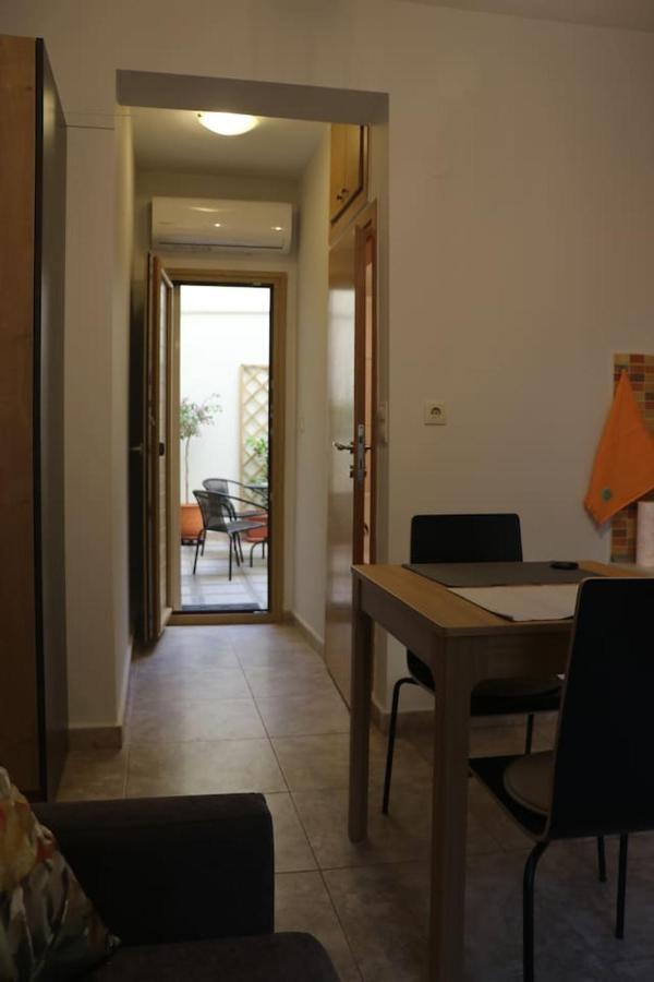 Quiet Urban Studio With Private Backyard Thessaloníki Luaran gambar